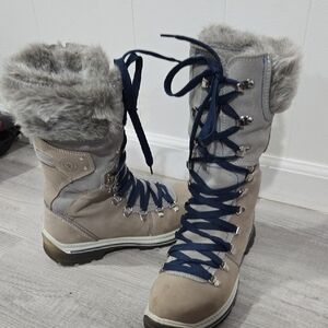 Santana Canada Gray and Tan Fur-Lined Boots